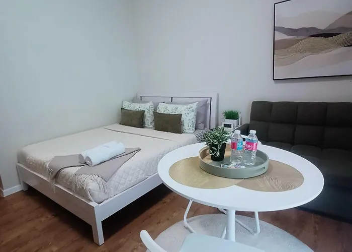 Apartment Cozy Near Mactan Airport With 200 Mbps Netflix And Pool