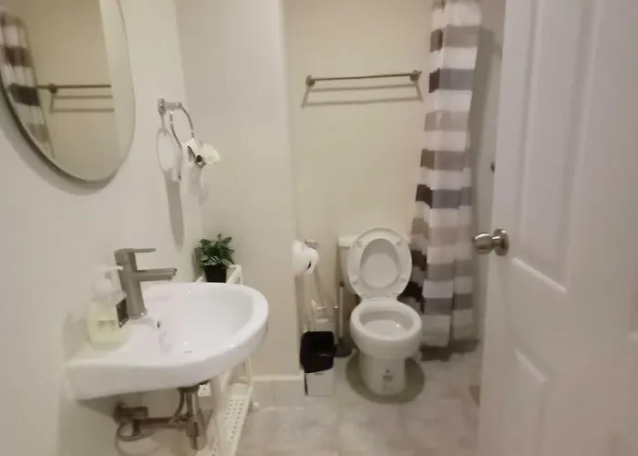 Cozy Near Mactan Airport With 200 Mbps Netflix And Pool *