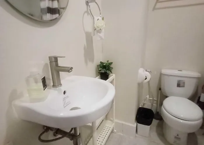 Apartment Cozy Near Mactan Airport With 200 Mbps Netflix And Pool *